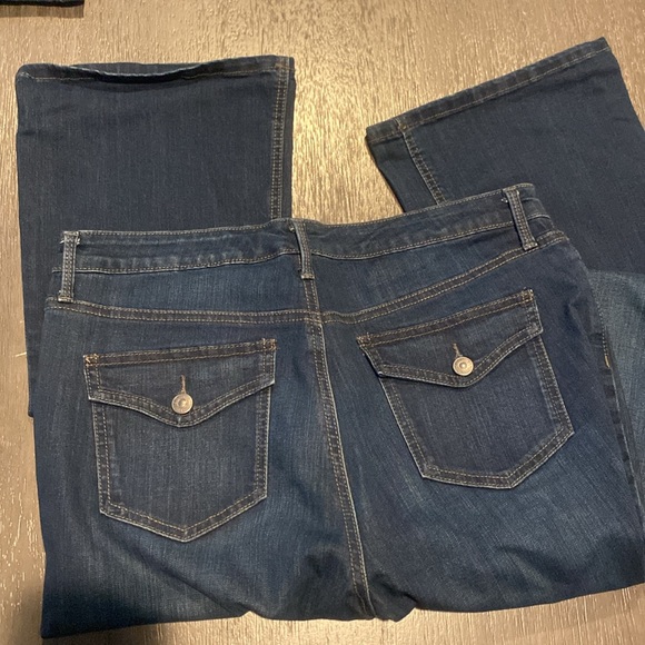 Gloria Vanderbilt All-Around Slimming Effect.
Bootcut- dark wash jeans - Picture 2 of 4